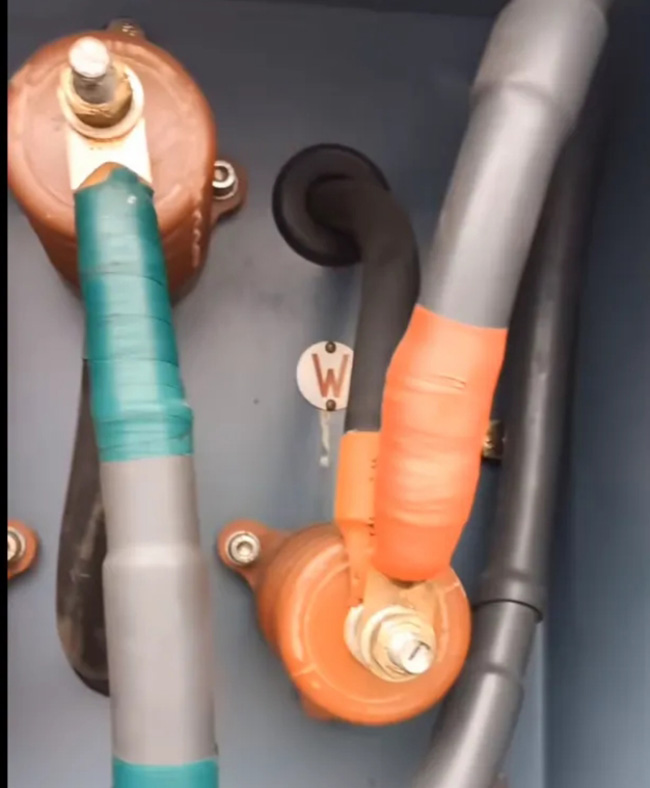 圖為630KW高壓電機(jī)接線(xiàn)照片1 圖為630KW高壓電機(jī)接線(xiàn)照片1